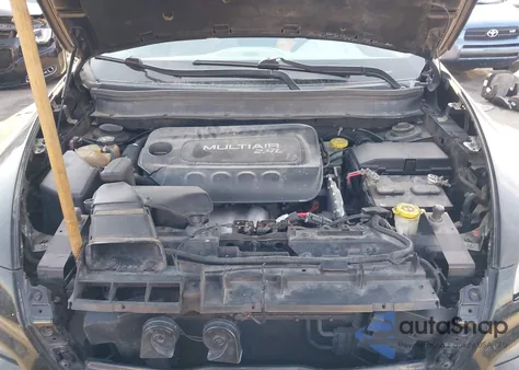 2015 Jeep Cherokee Latitude z USA, uszkodzony, nr VIN 1C4PJLCB0FW547012